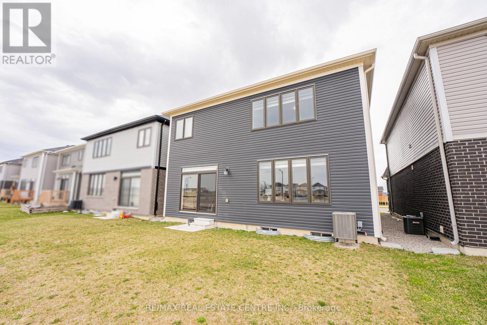 22 Oaktree Drive, Haldimand, Ontario  N3W 0E6 - Photo 48 - X12695602