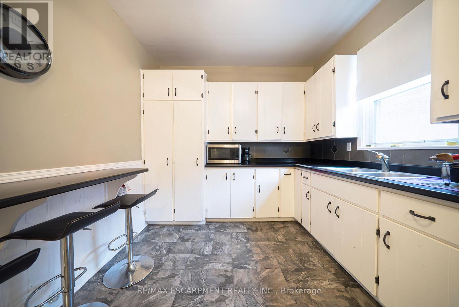 162 Murray Street, Brantford, Ontario  N3S 5R2 - Photo 3 - X12695632