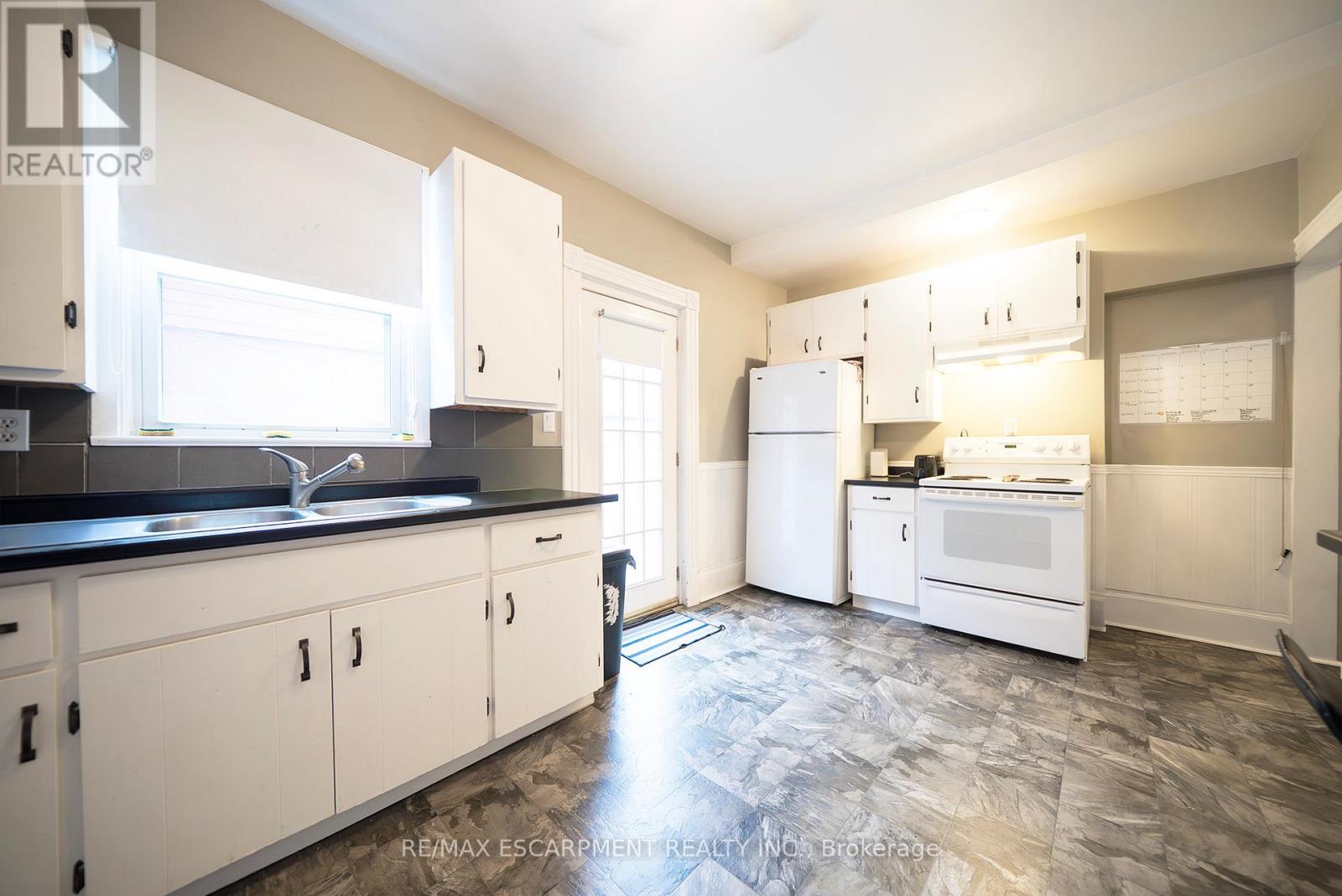 162 Murray Street, Brantford, Ontario  N3S 5R2 - Photo 4 - X12695632