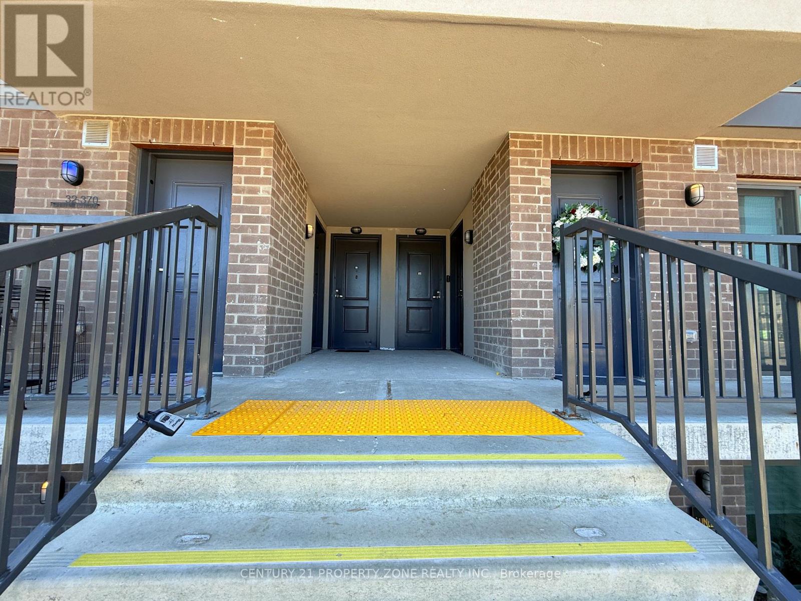 C60 - 370 Fisher Mills Road, Cambridge, Ontario  N3C 0G8 - Photo 3 - X12695688