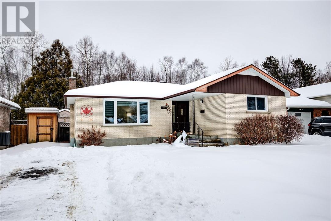 1894 Courtland Drive, Sudbury, Ontario  P3A 1J8 - Photo 2 - 2126063