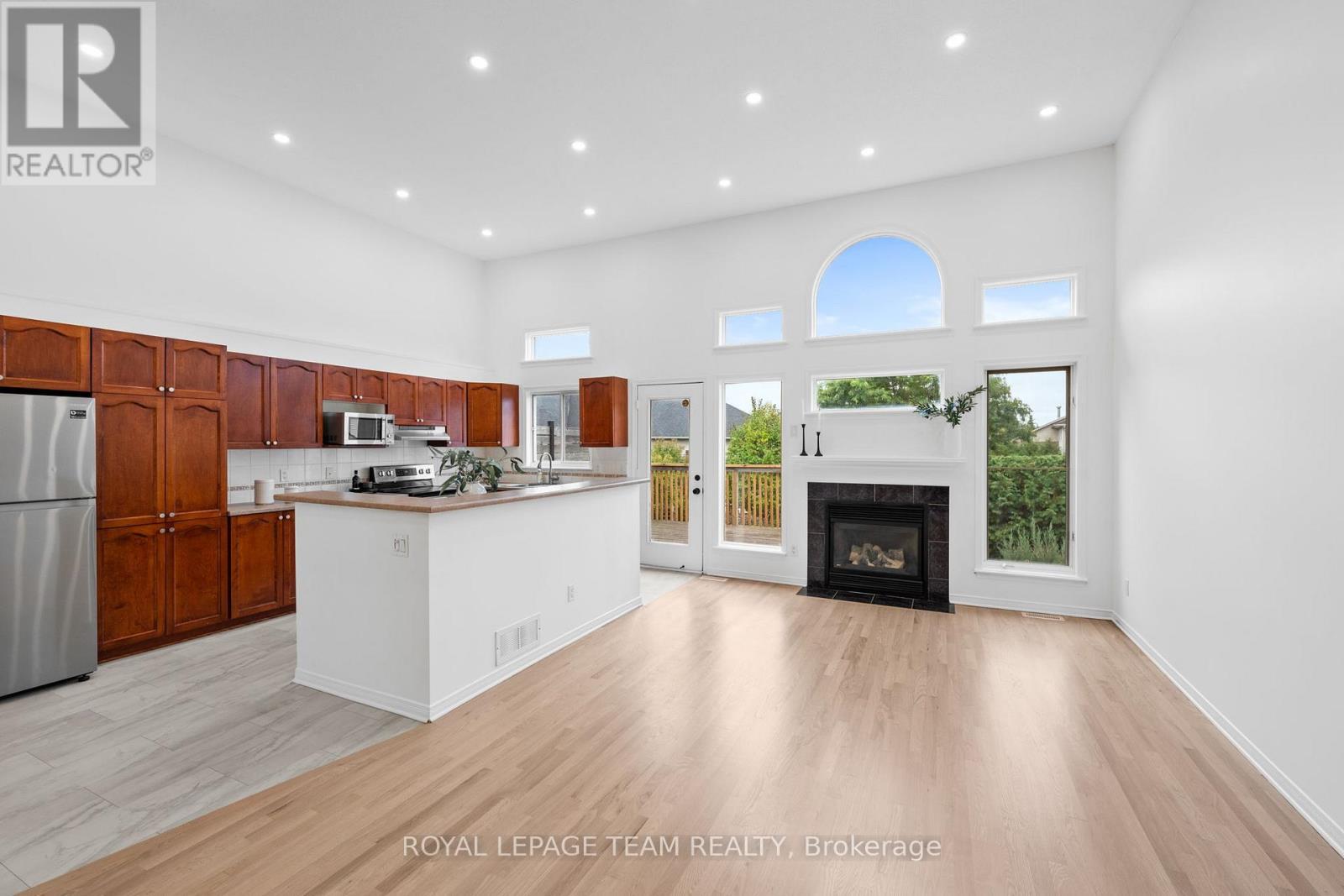 137 Macassa Circle, Ottawa, Ontario  K2T 1J9 - Photo 8 - X12436914