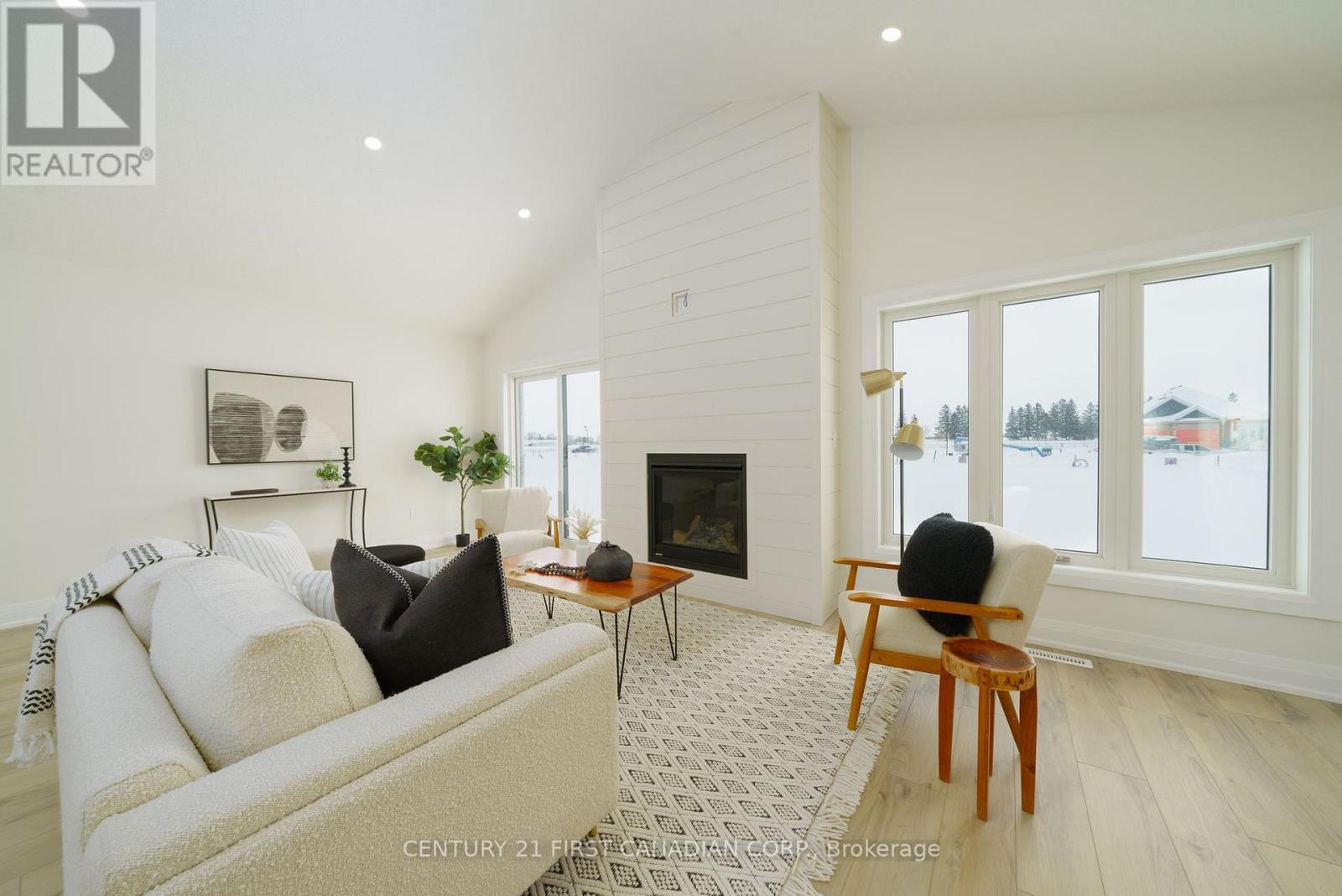 486 Julianna Court, Plympton-Wyoming, Ontario  N0N 1T0 - Photo 12 - X12695752