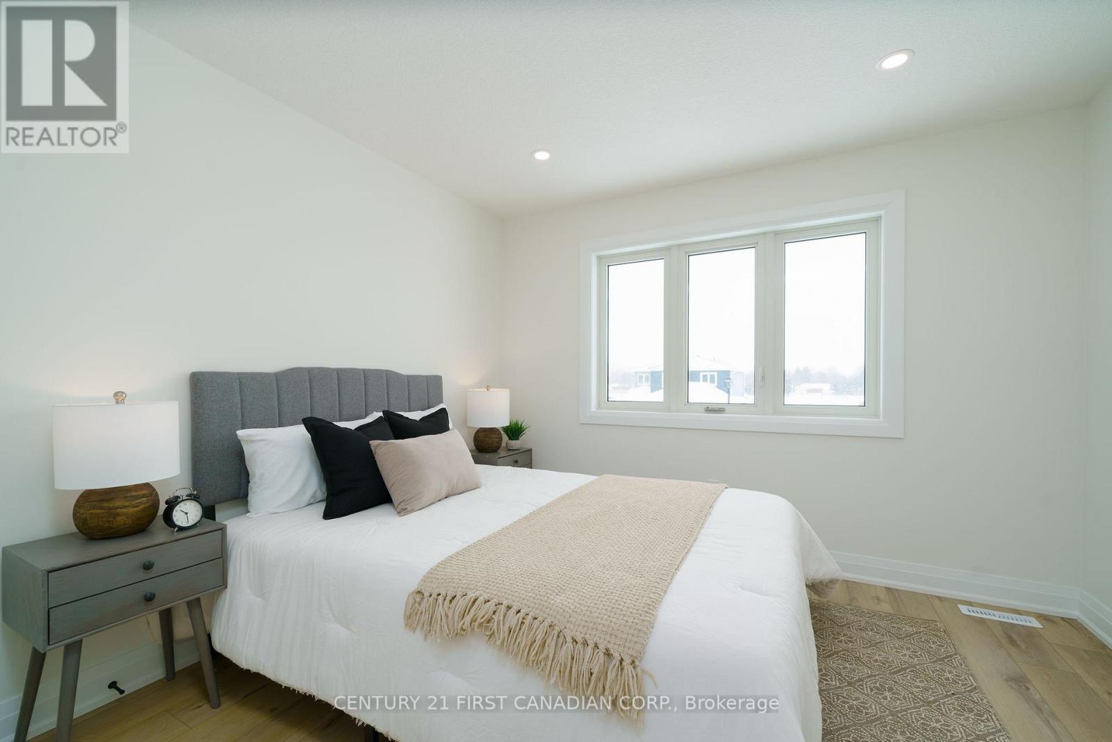 486 Julianna Court, Plympton-Wyoming, Ontario  N0N 1T0 - Photo 19 - X12695752