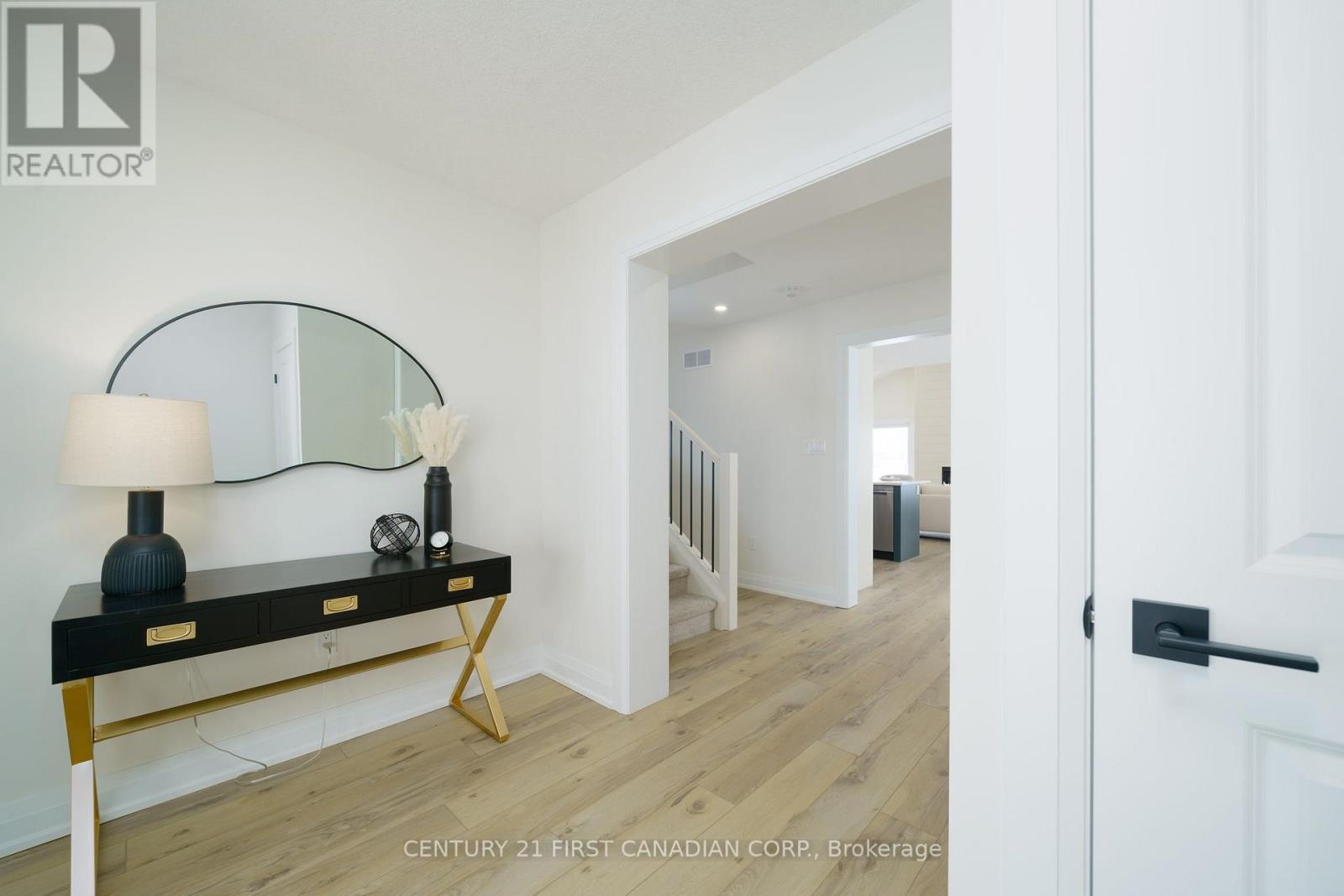 486 Julianna Court, Plympton-Wyoming, Ontario  N0N 1T0 - Photo 5 - X12695752