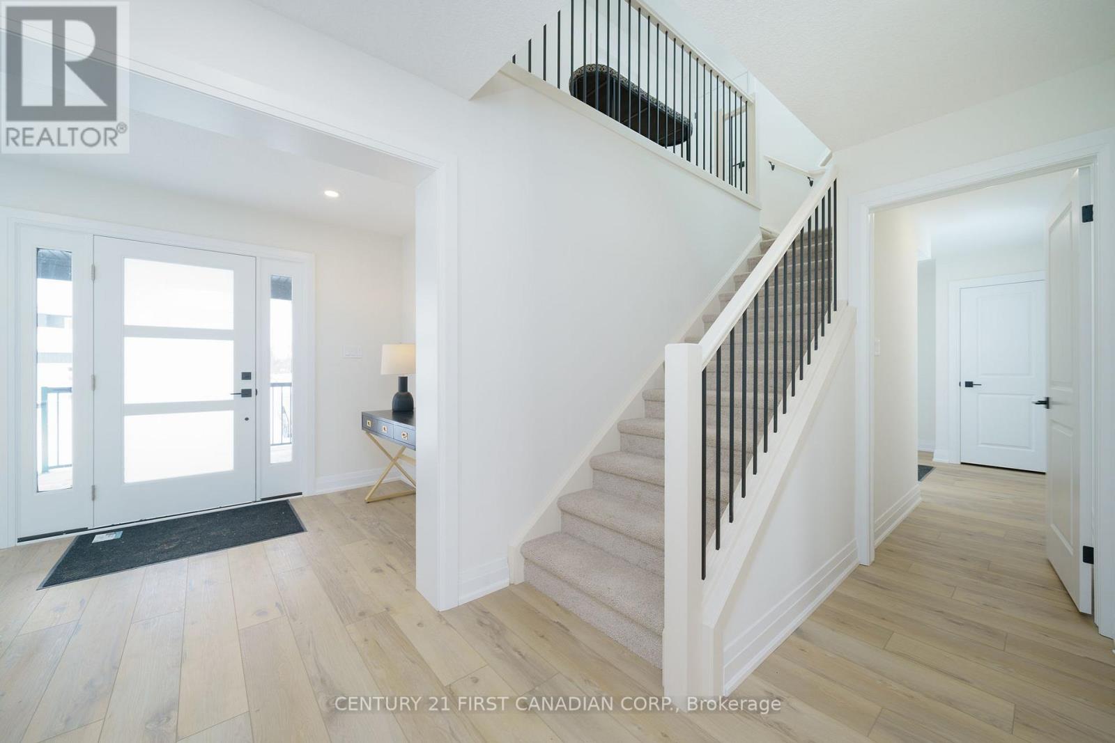 486 Julianna Court, Plympton-Wyoming, Ontario  N0N 1T0 - Photo 6 - X12695752