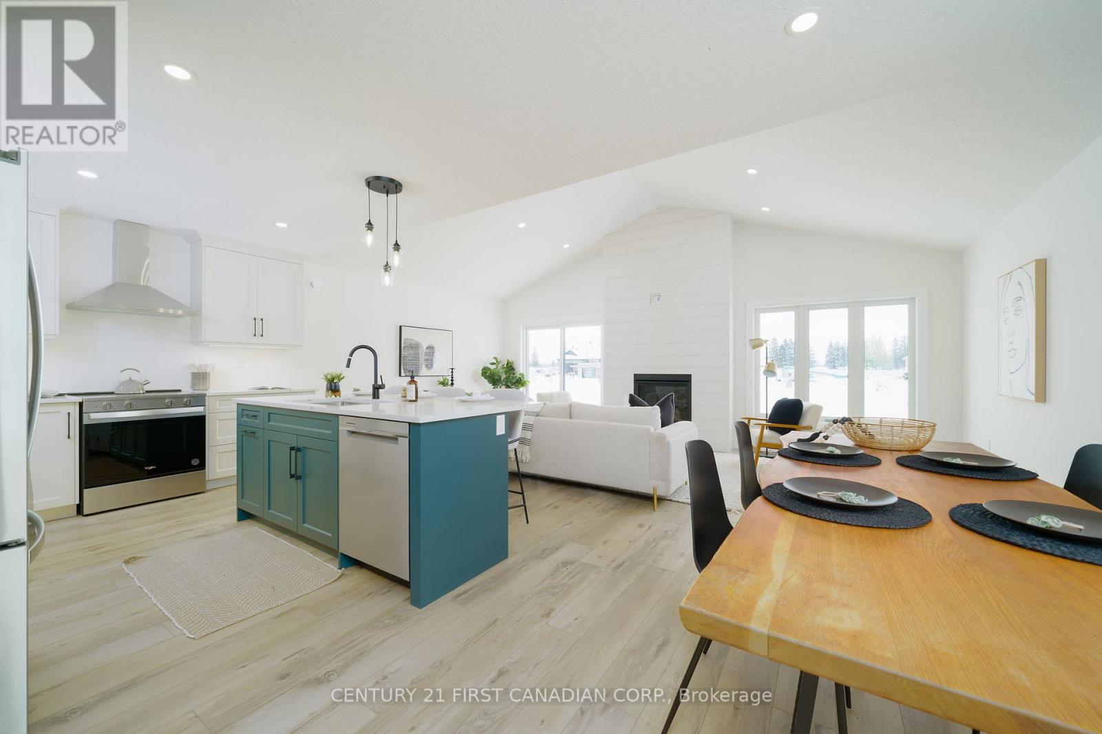 486 Julianna Court, Plympton-Wyoming, Ontario  N0N 1T0 - Photo 7 - X12695752