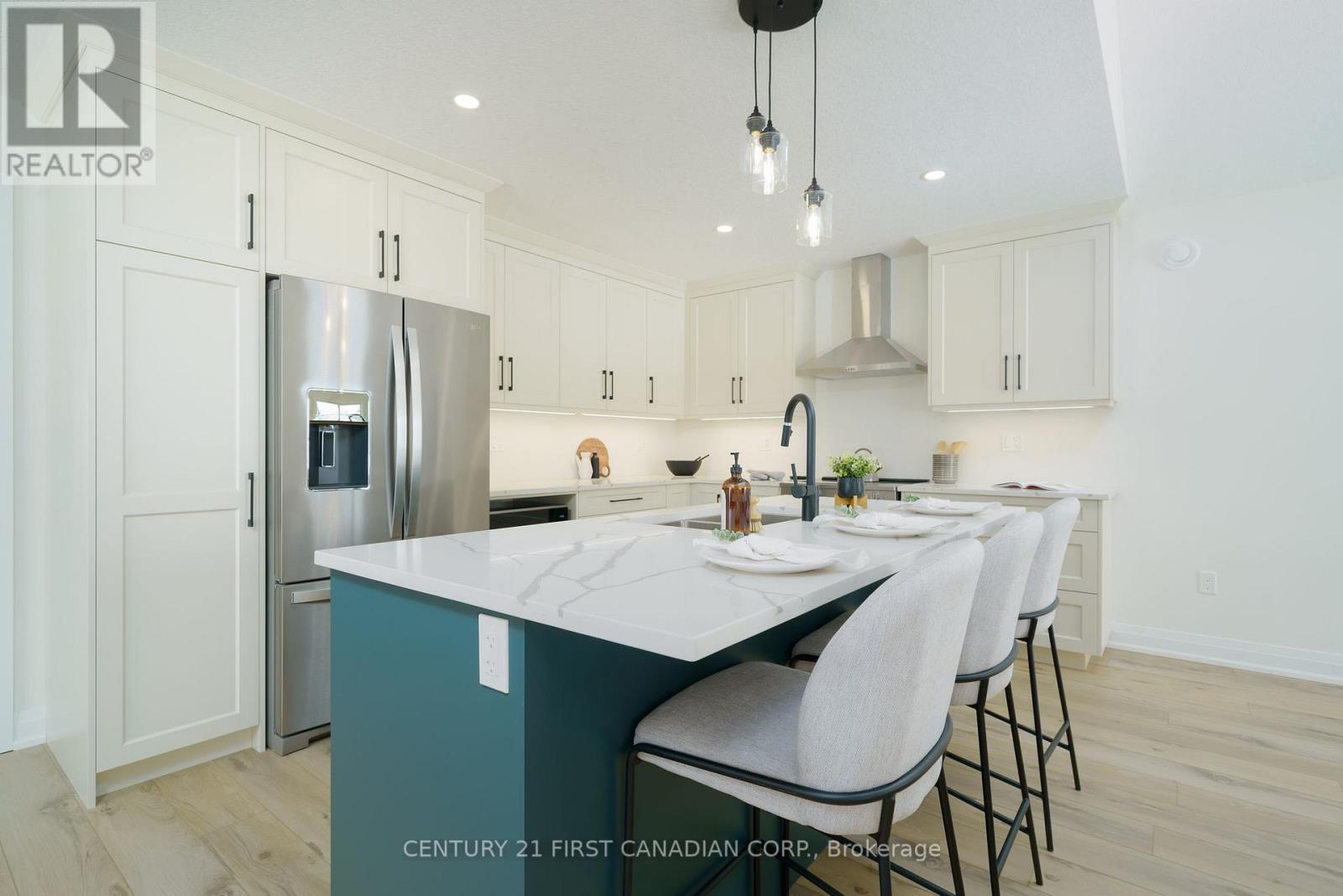 486 Julianna Court, Plympton-Wyoming, Ontario  N0N 1T0 - Photo 8 - X12695752