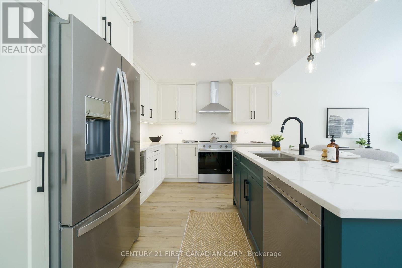 486 Julianna Court, Plympton-Wyoming, Ontario  N0N 1T0 - Photo 9 - X12695752