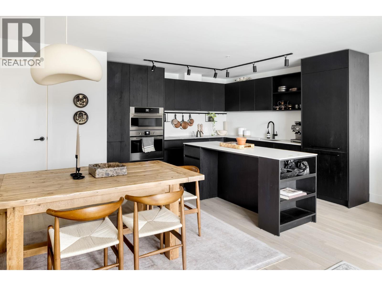 Listing Picture 5 of 23 : 3914 DUMFRIES STREET, Vancouver / 溫哥華 - 魯藝地產 Yvonne Lu Group - MLS Medallion Club Member