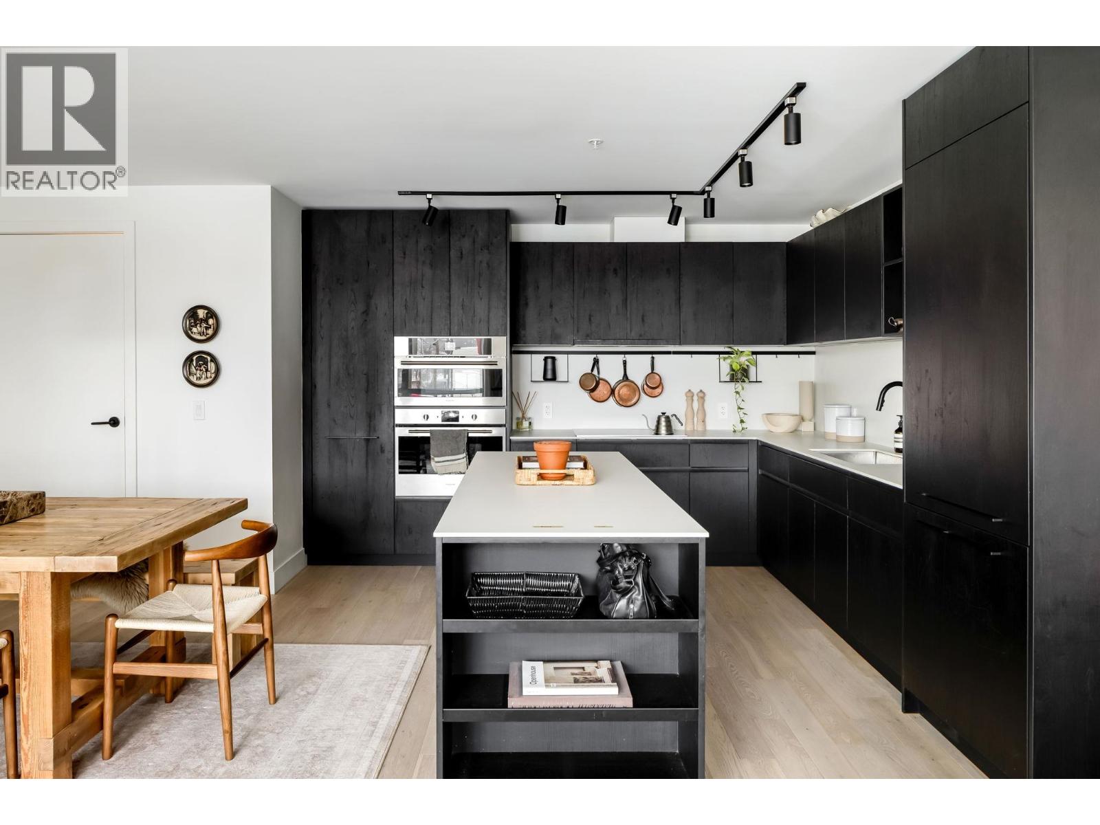 Listing Picture 7 of 23 : 3914 DUMFRIES STREET, Vancouver / 溫哥華 - 魯藝地產 Yvonne Lu Group - MLS Medallion Club Member