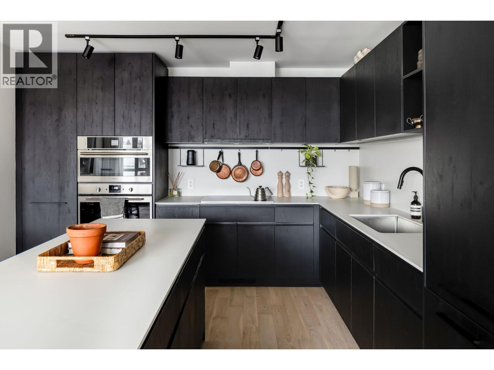 Listing Picture 11 of 23 : 3914 DUMFRIES STREET, Vancouver / 溫哥華 - 魯藝地產 Yvonne Lu Group - MLS Medallion Club Member