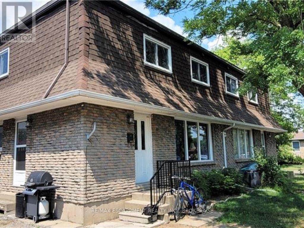 B - 100 Endicott Terrace, Welland, Ontario  L3C 5R9 - Photo 2 - X12695836