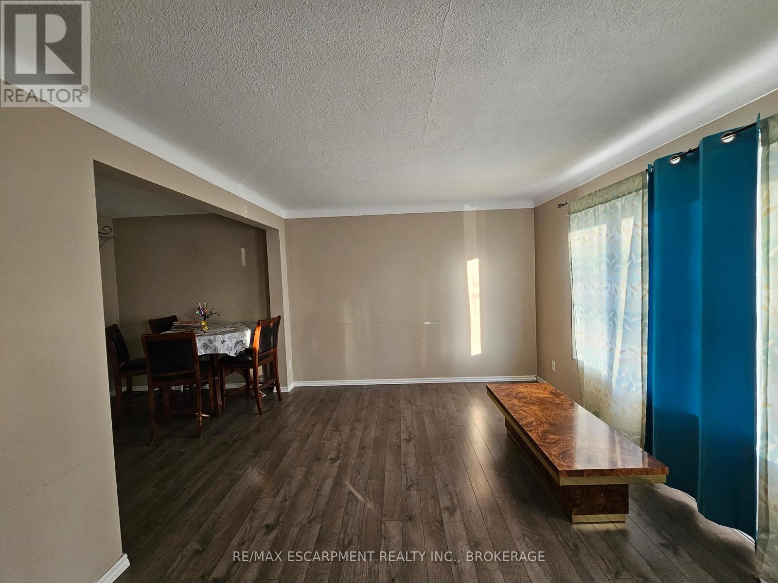 B - 100 Endicott Terrace, Welland, Ontario  L3C 5R9 - Photo 3 - X12695836