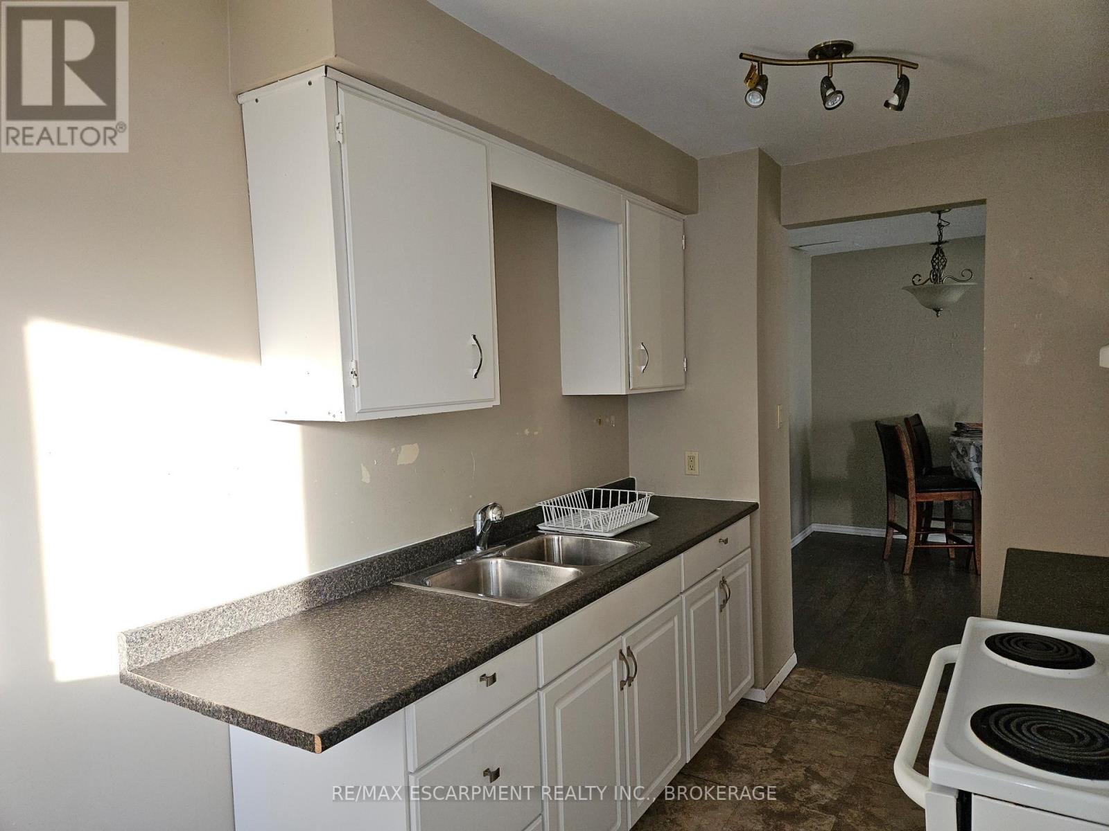 B - 100 Endicott Terrace, Welland, Ontario  L3C 5R9 - Photo 7 - X12695836