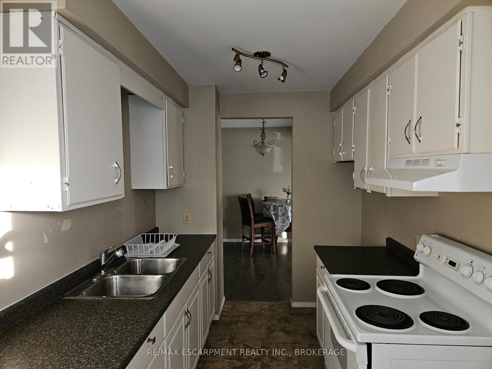 B - 100 Endicott Terrace, Welland, Ontario  L3C 5R9 - Photo 8 - X12695836