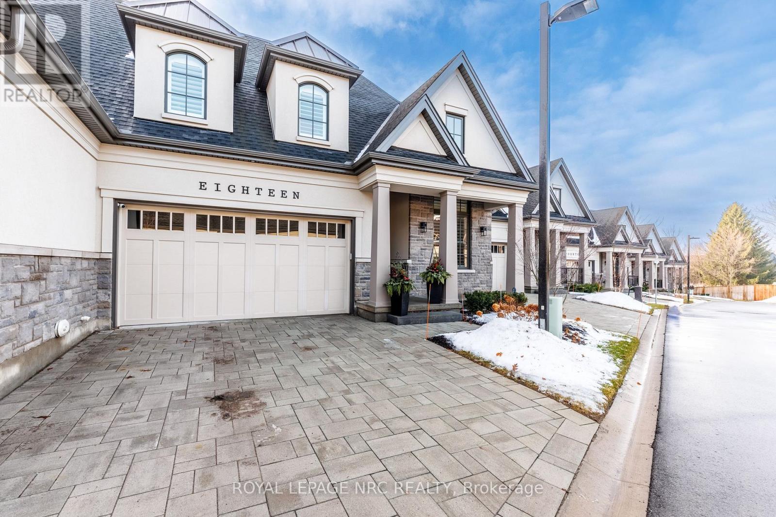 18 - 190 Canboro Road, Pelham (Fonthill), Ontario  L0S 1E0 - Photo 1 - X12695840