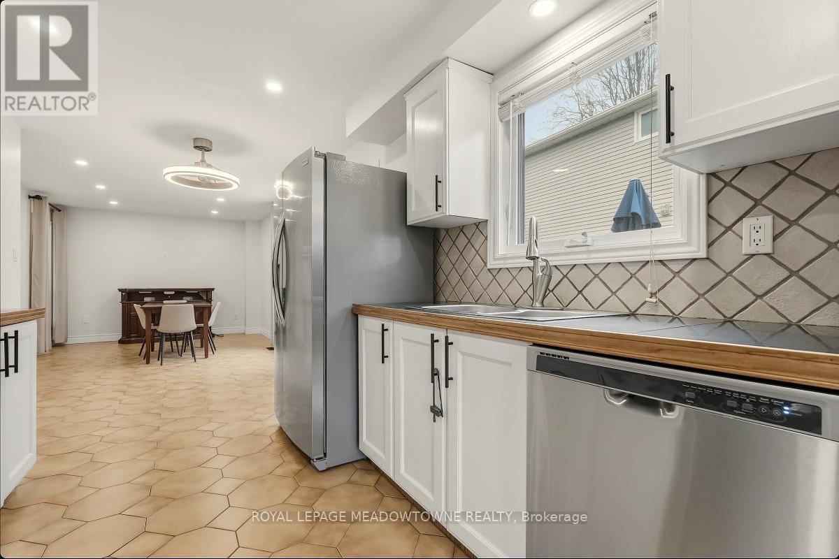 6486 Edenwood Drive, Mississauga, Ontario  L5N 3K1 - Photo 12 - W12689318