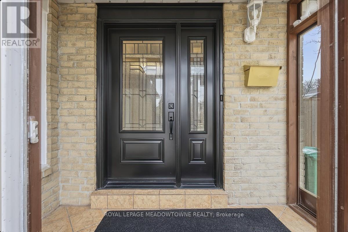 6486 Edenwood Drive, Mississauga, Ontario  L5N 3K1 - Photo 5 - W12689318