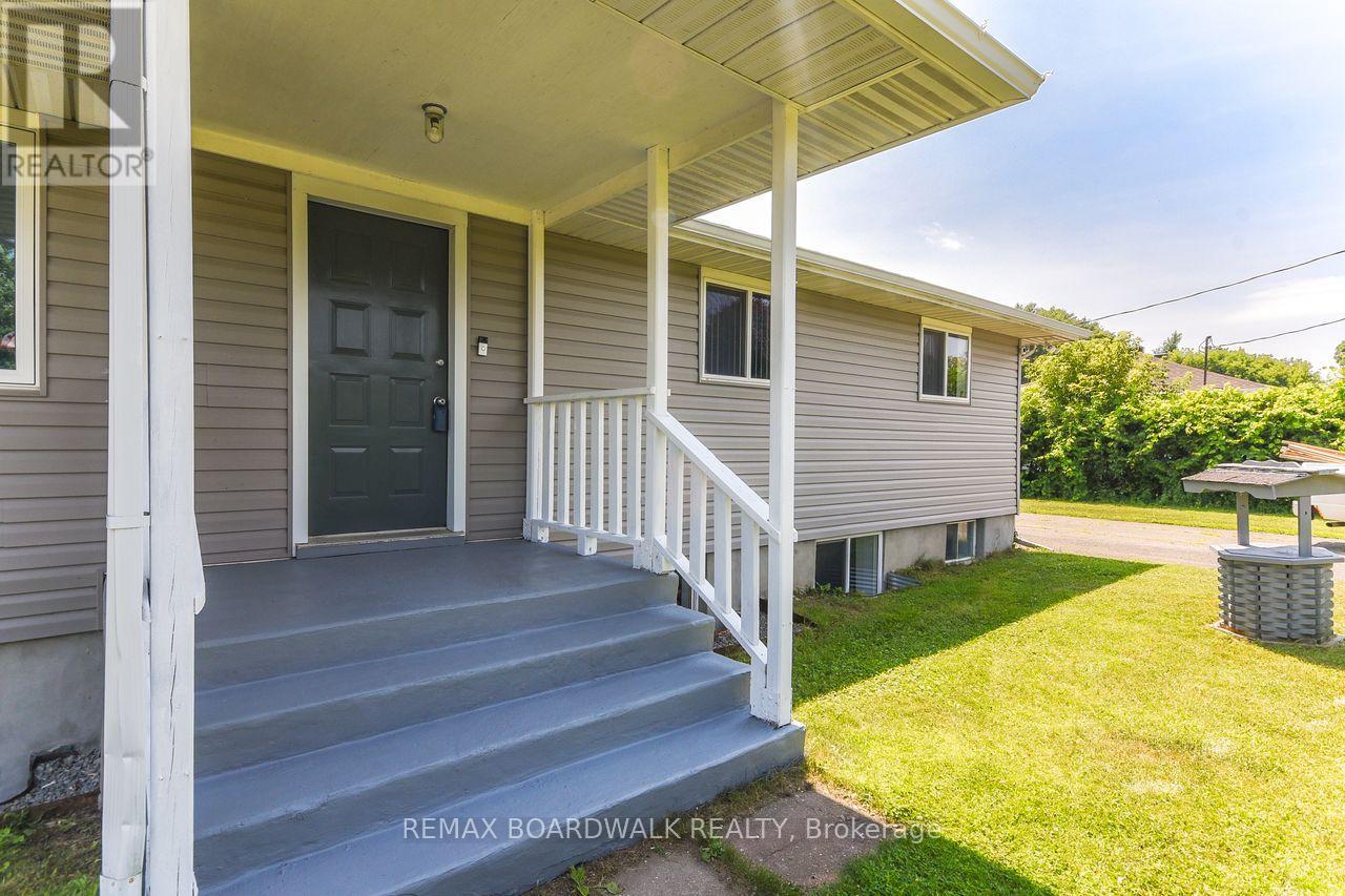 7032 Mason Street, Ottawa, Ontario  K4P 1C2 - Photo 2 - X12299331