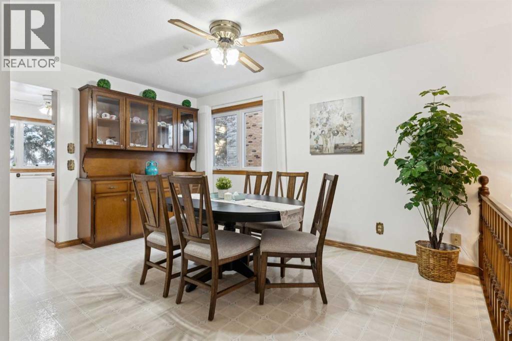 3221 Cedarille Drive Sw, Calgary, Alberta  T2W 2N2 - Photo 9 - A2270669