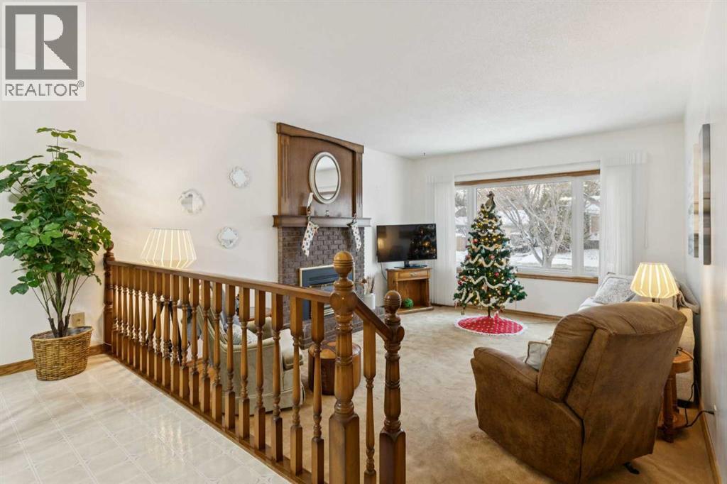 3221 Cedarille Drive Sw, Calgary, Alberta  T2W 2N2 - Photo 6 - A2270669