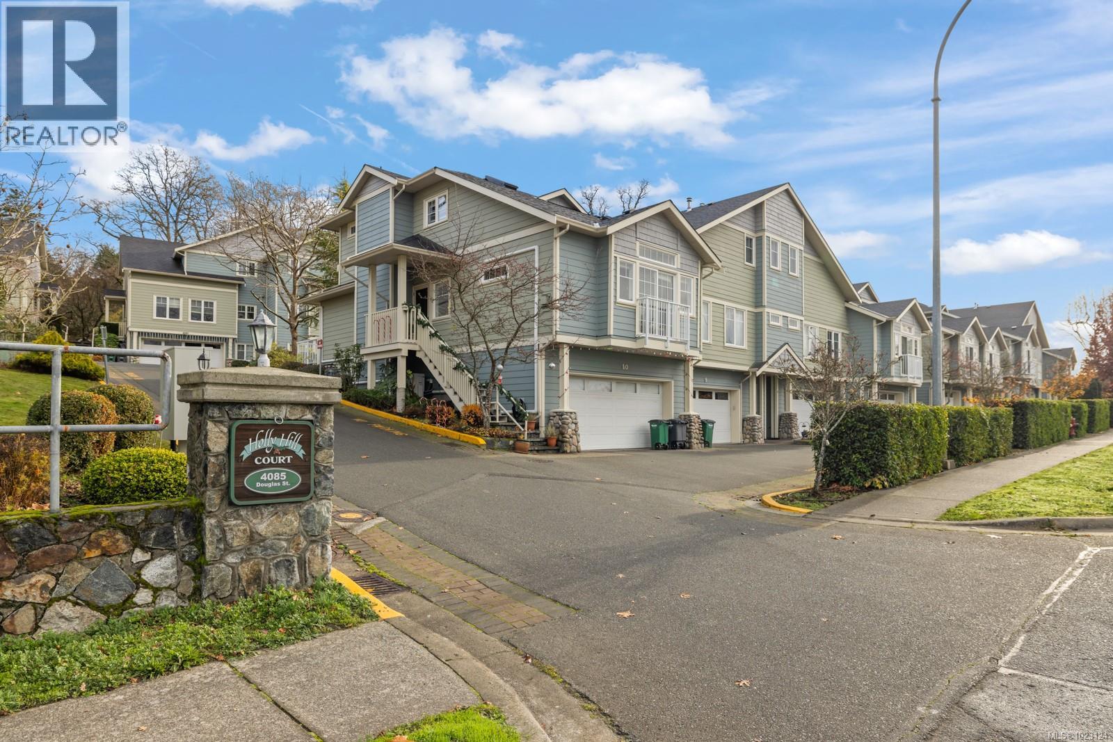 5 4079 Douglas St, Saanich, British Columbia