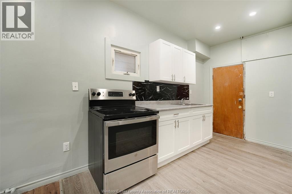 987 Lincoln, Windsor, Ontario  N8Y 2H3 - Photo 8 - 26001098