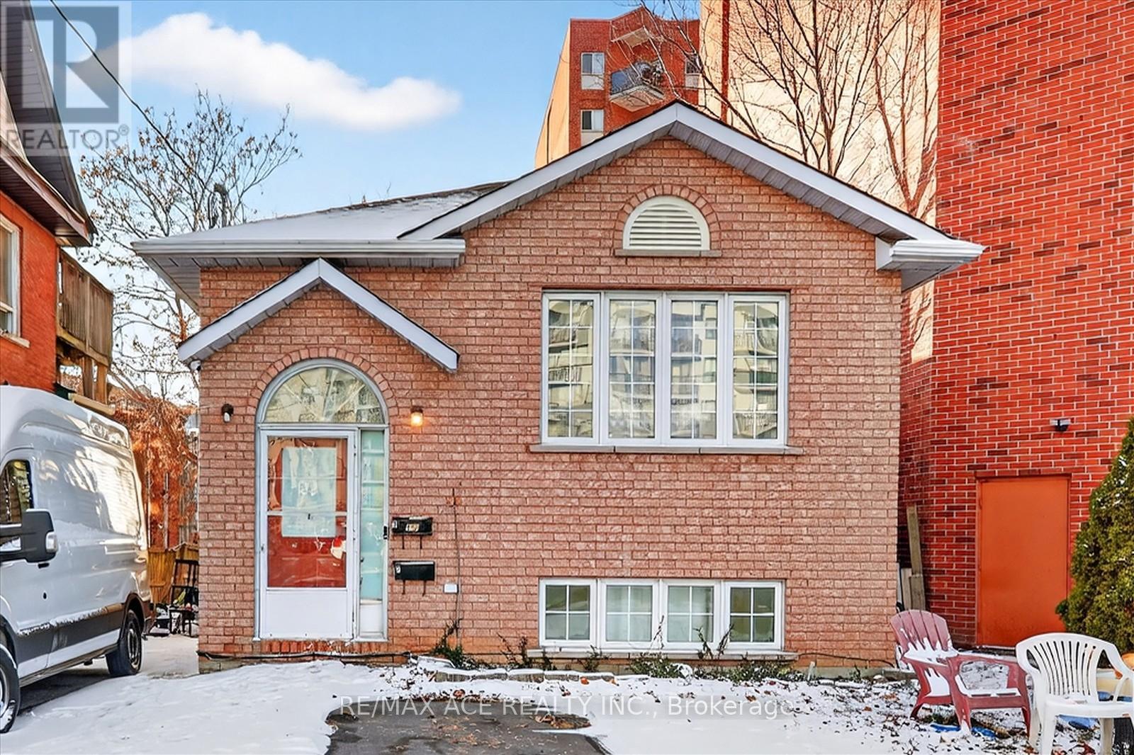 150 CENTRE STREET S, Oshawa, Ontario