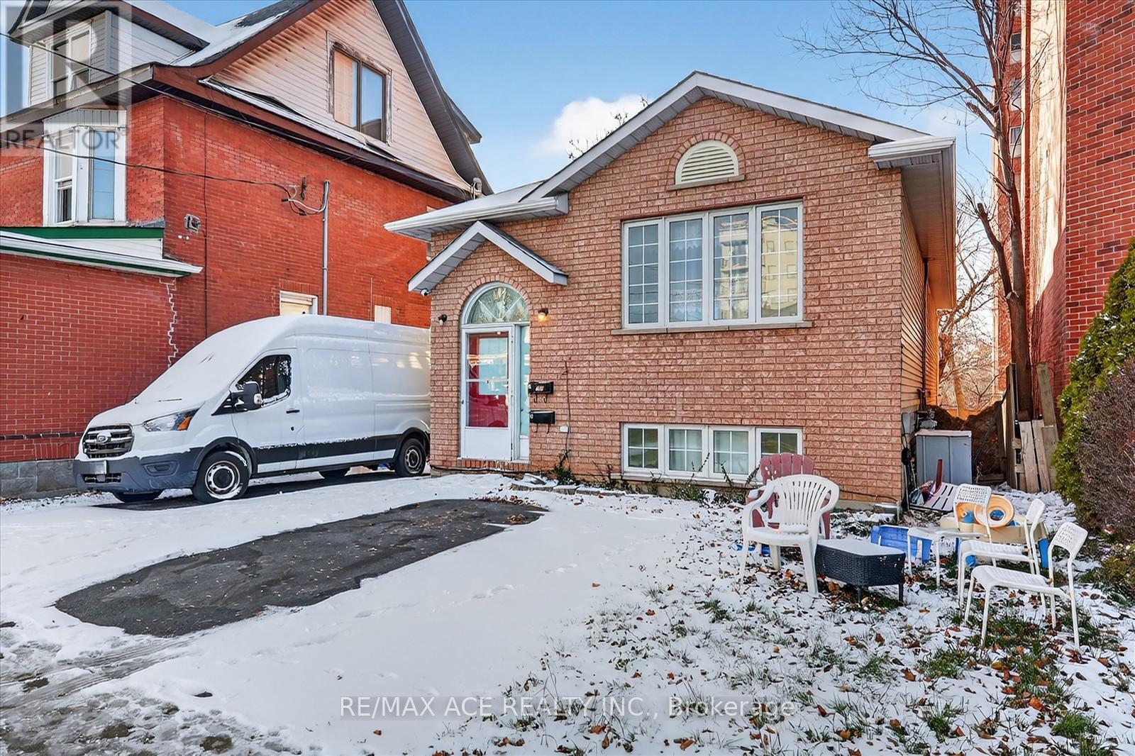 150 Centre Street S, Oshawa, Ontario  L1H 4A4 - Photo 3 - E12695736