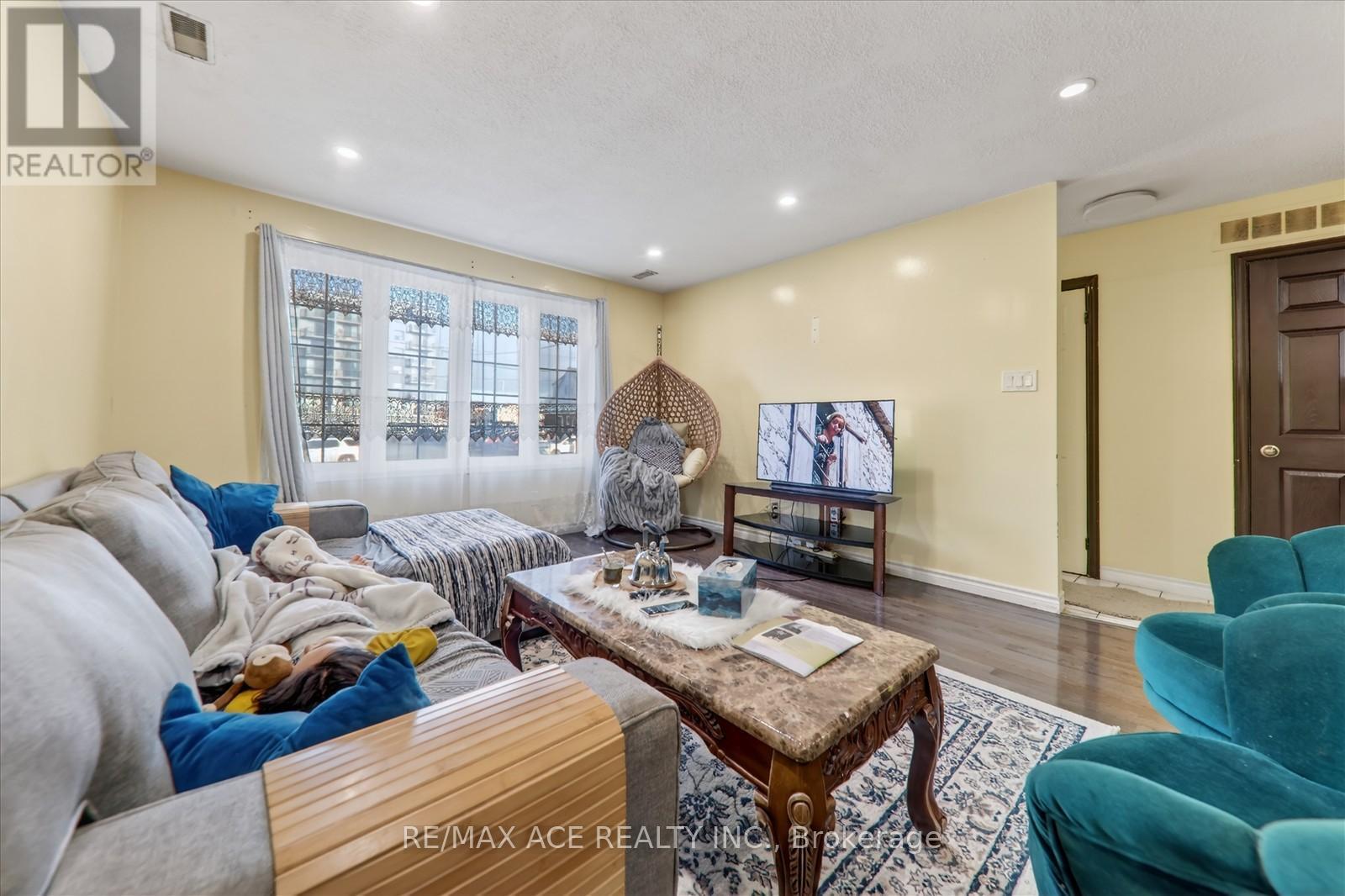 150 Centre Street S, Oshawa, Ontario  L1H 4A4 - Photo 7 - E12695736