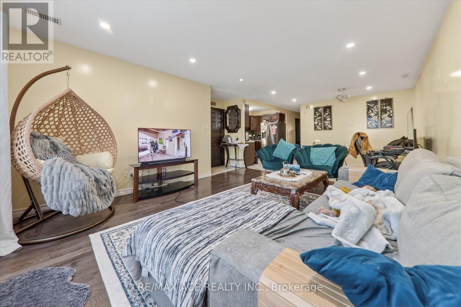 150 Centre Street S, Oshawa, Ontario  L1H 4A4 - Photo 8 - E12695736