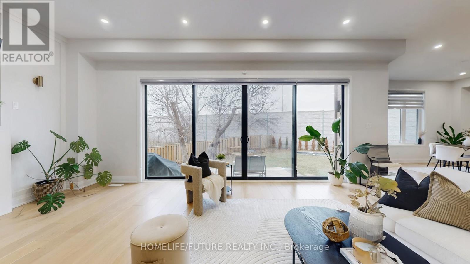 396 Frontier Court, Pickering, Ontario  L1W 4A9 - Photo 5 - E12695792