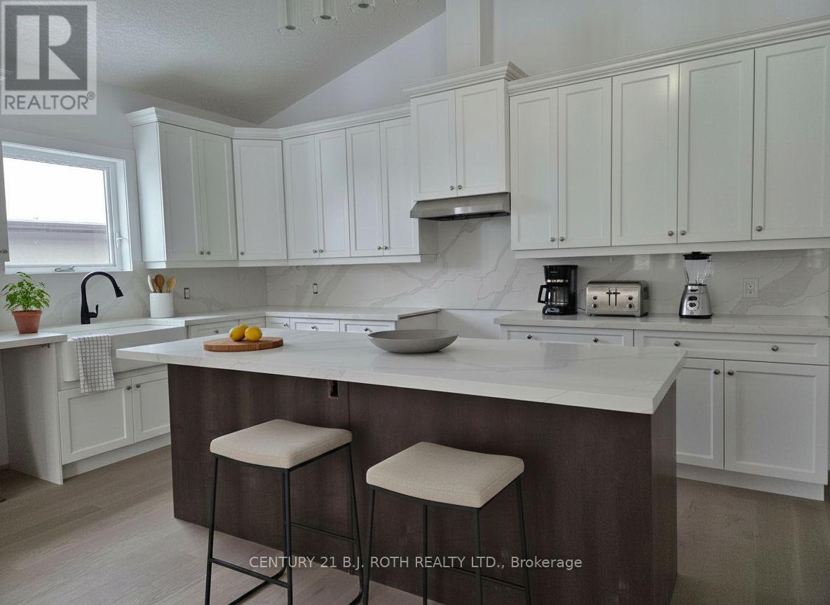 3191 Cove Avenue, Innisfil, Ontario  L9S 2K7 - Photo 10 - N12683486