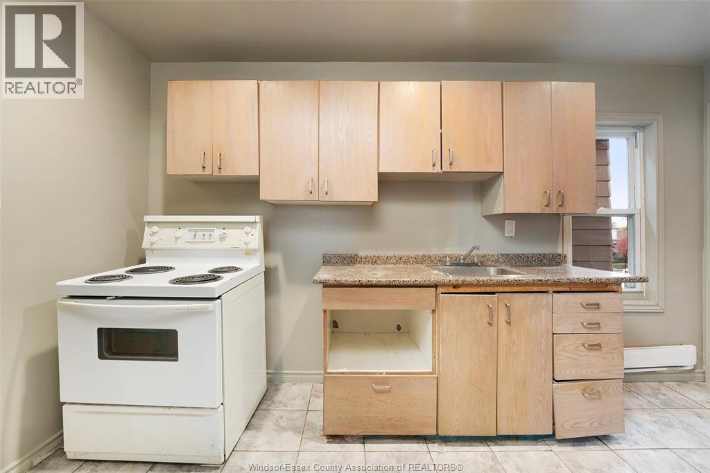 989 Lincoln, Windsor, Ontario  N8Y 2H3 - Photo 5 - 26001102