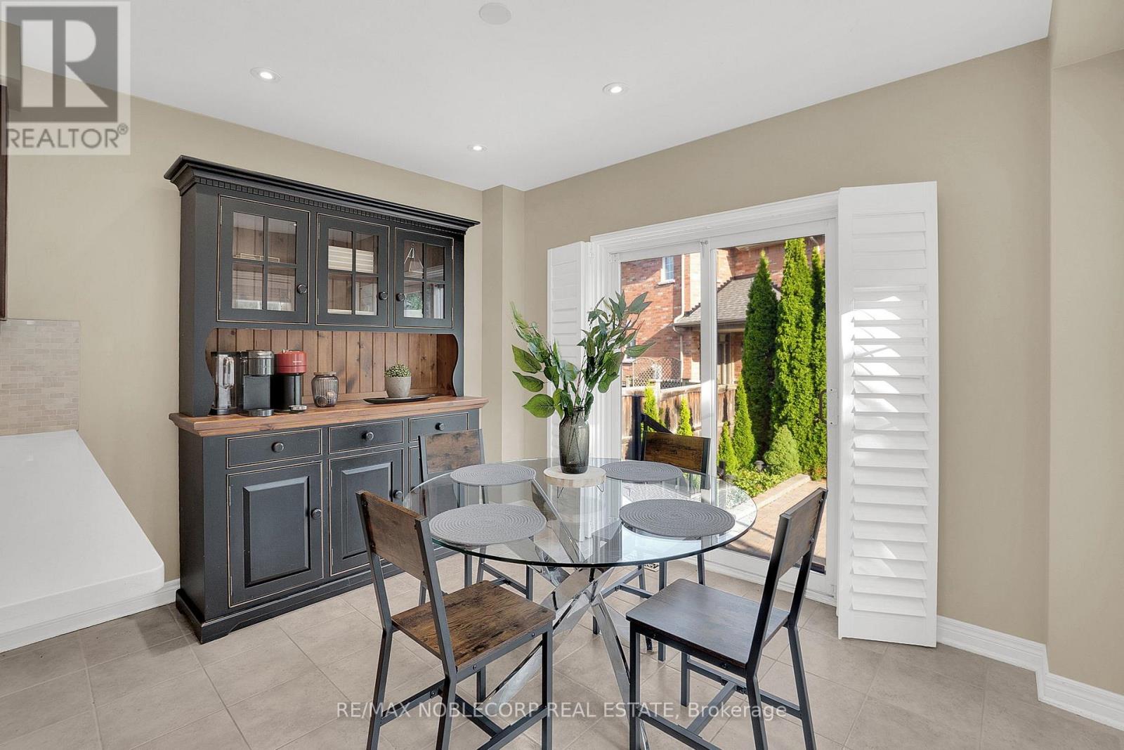 25 Aztec Court, Richmond Hill, Ontario  L4S 2W6 - Photo 18 - N12695498