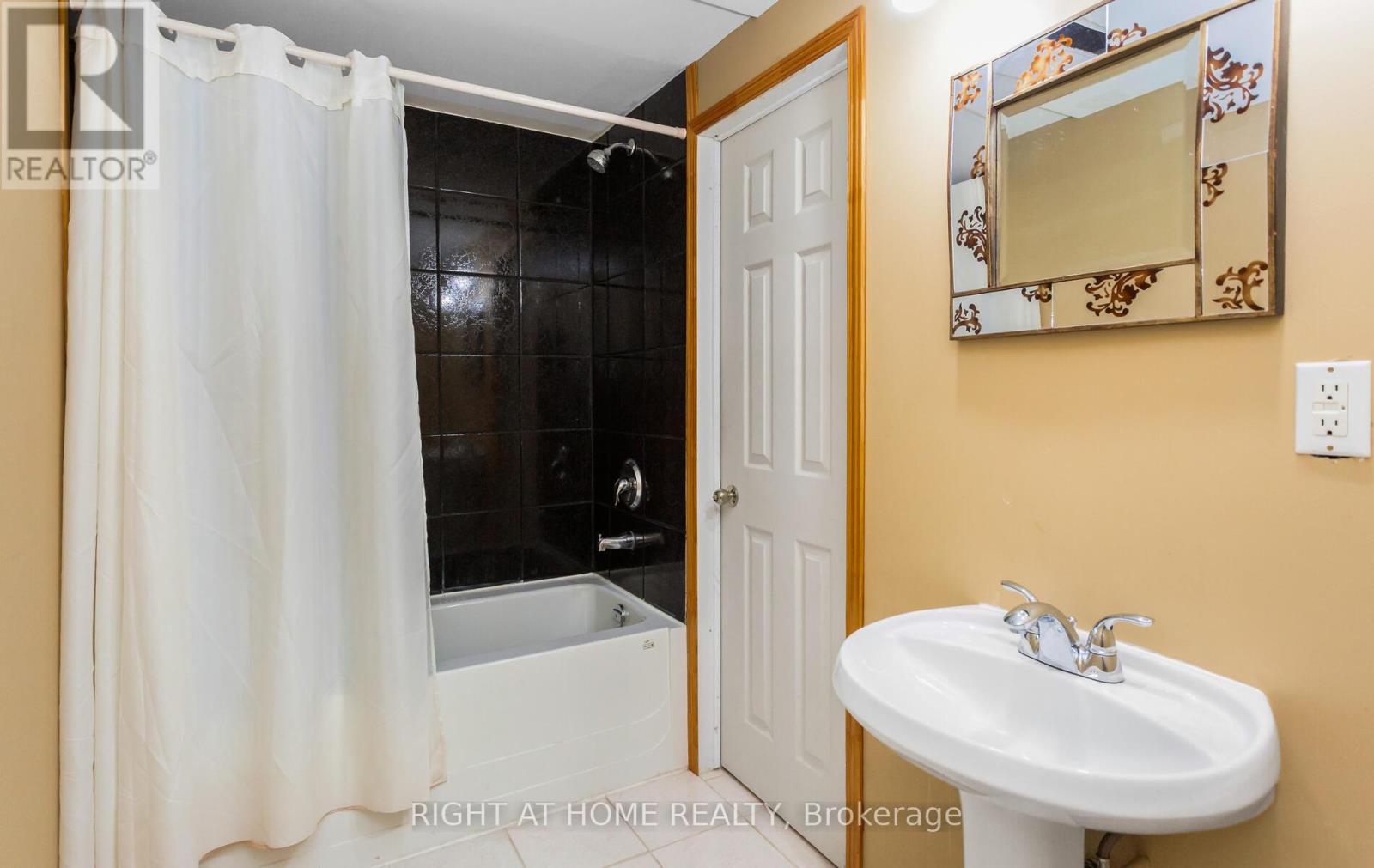 138 Atkins Circle, Brampton, Ontario  L6X 4E7 - Photo 47 - W12693178