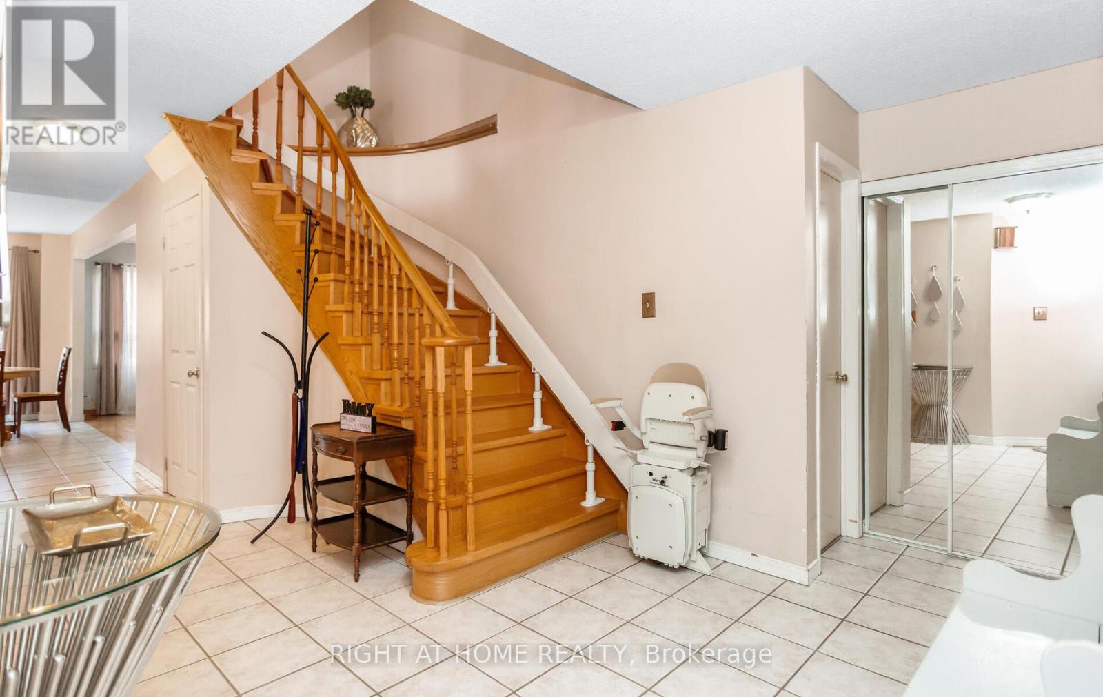 138 Atkins Circle, Brampton, Ontario  L6X 4E7 - Photo 6 - W12693178