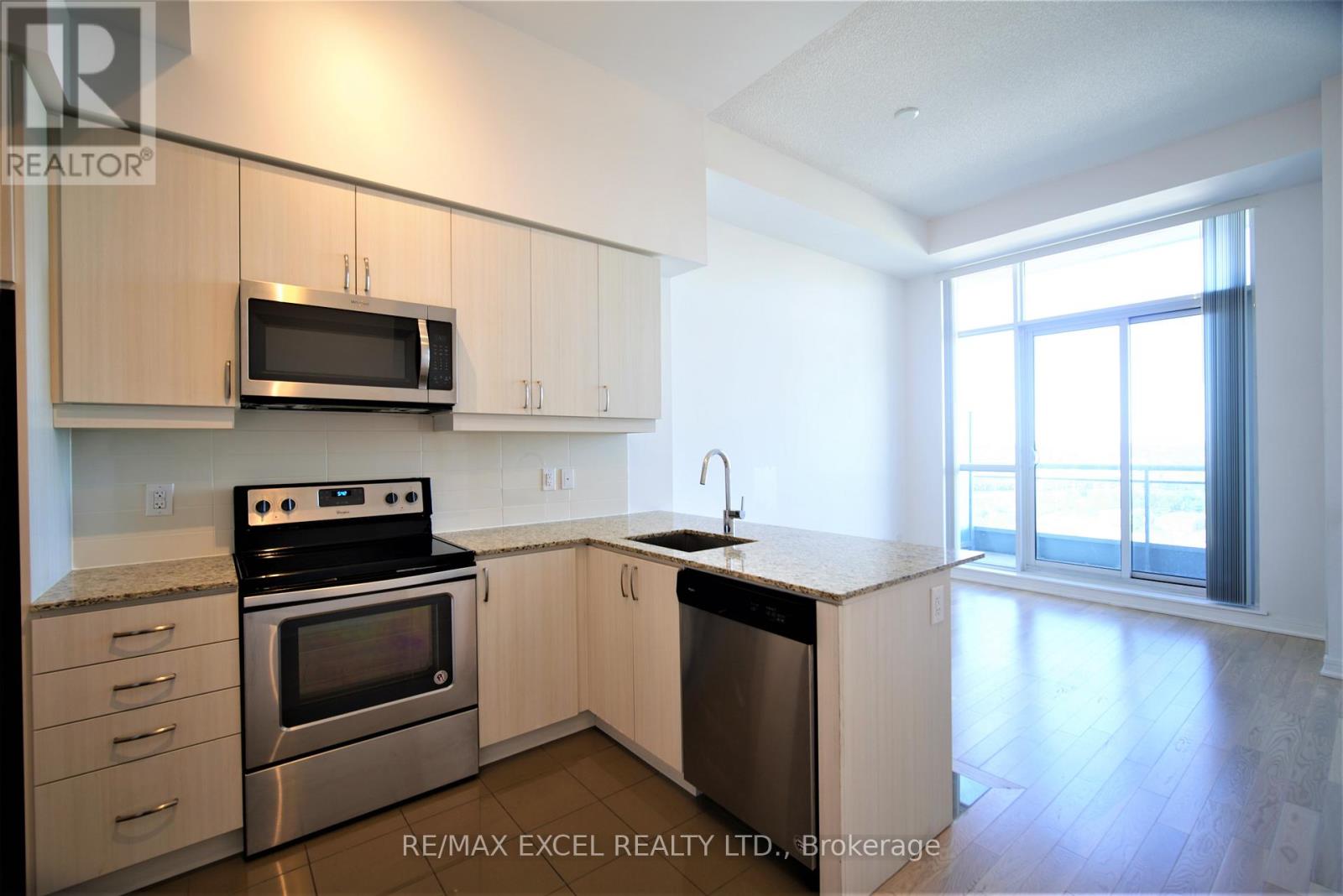 1204 - 9205 Yonge Street, Richmond Hill, Ontario  L4C 6Z2 - Photo 5 - N12695798