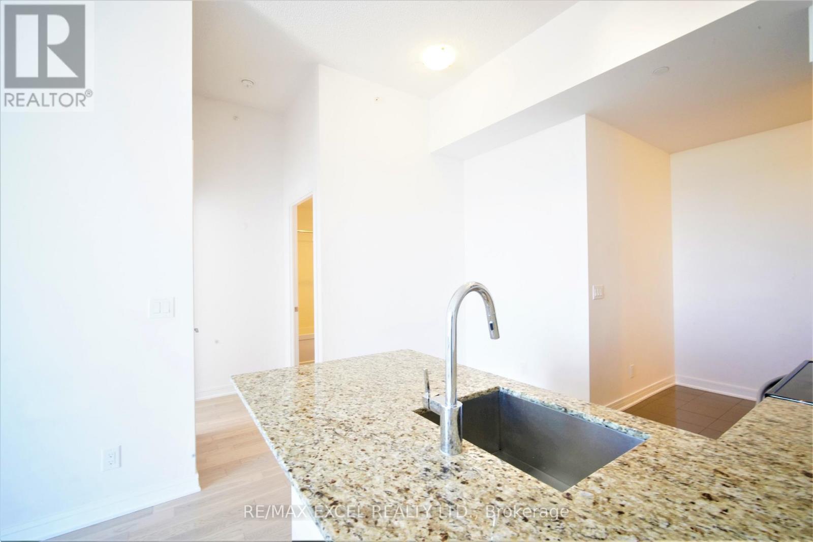 1204 - 9205 Yonge Street, Richmond Hill, Ontario  L4C 6Z2 - Photo 7 - N12695798