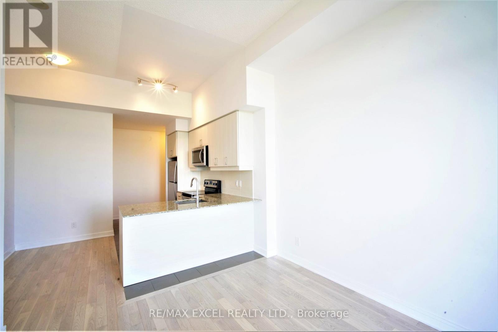 1204 - 9205 Yonge Street, Richmond Hill, Ontario  L4C 6Z2 - Photo 9 - N12695798