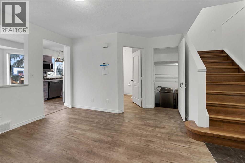 61 Applemont Place Se, Calgary, Alberta  T2P 0X2 - Photo 5 - A2278186