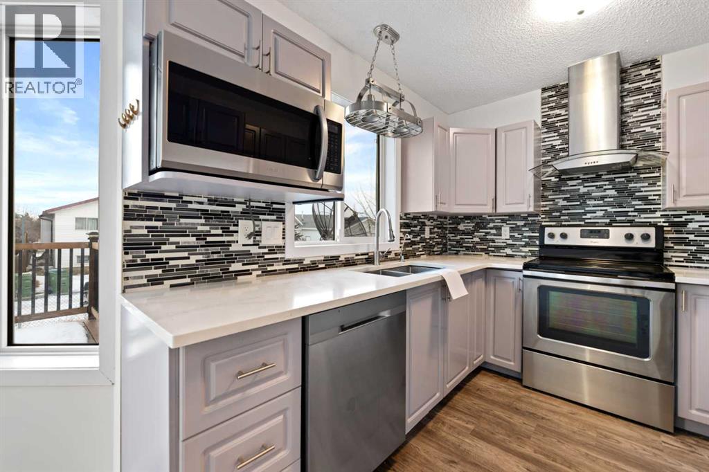 61 Applemont Place Se, Calgary, Alberta  T2P 0X2 - Photo 9 - A2278186