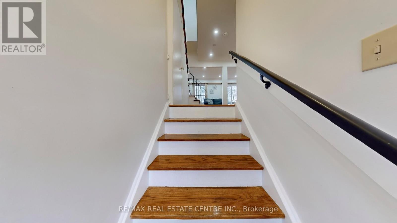 355 Ontario Street N, Milton, Ontario  L9T 3J3 - Photo 3 - W12695740