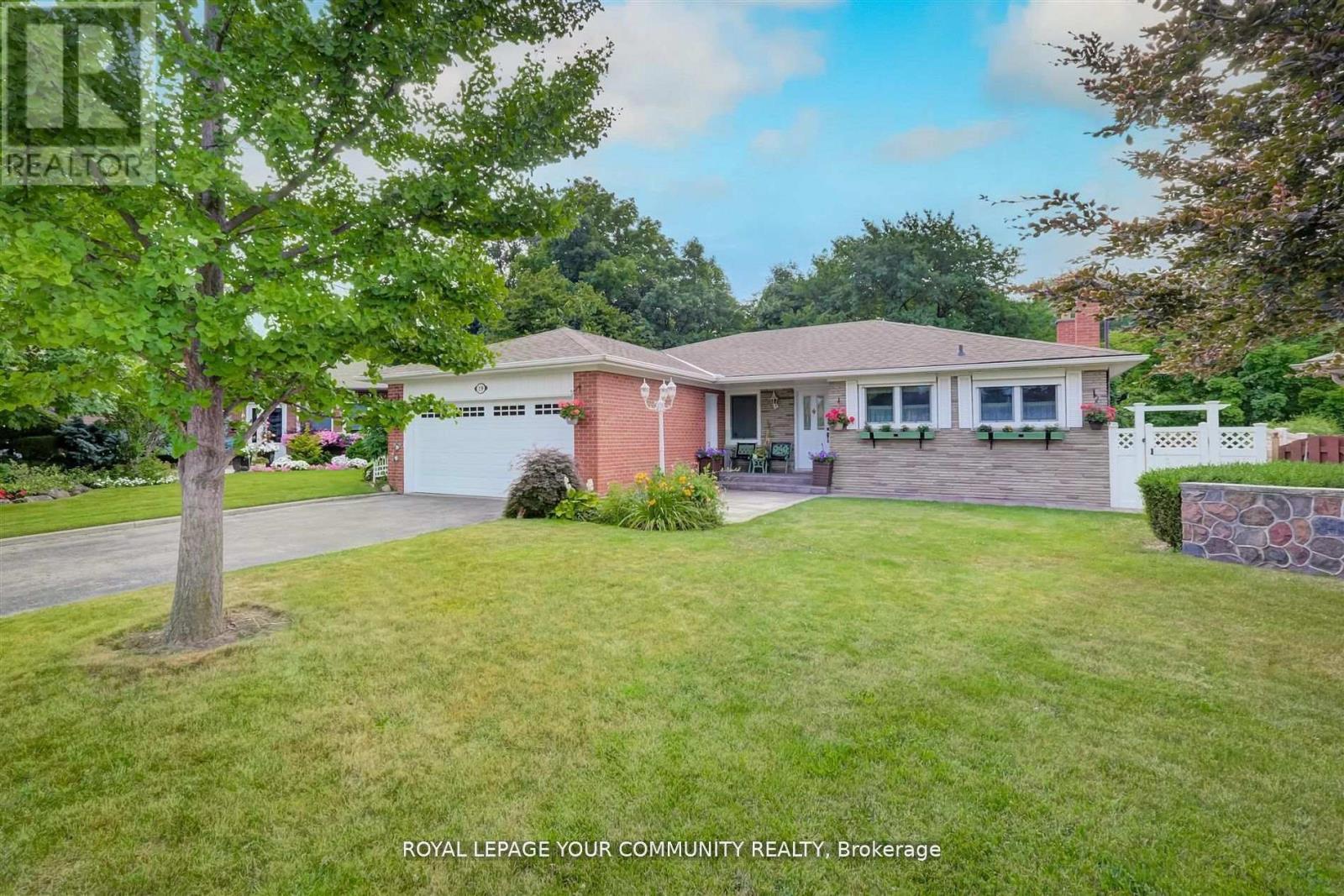 (LOWER) - 19 PEACHAM CRES CRESCENT, Toronto, Ontario