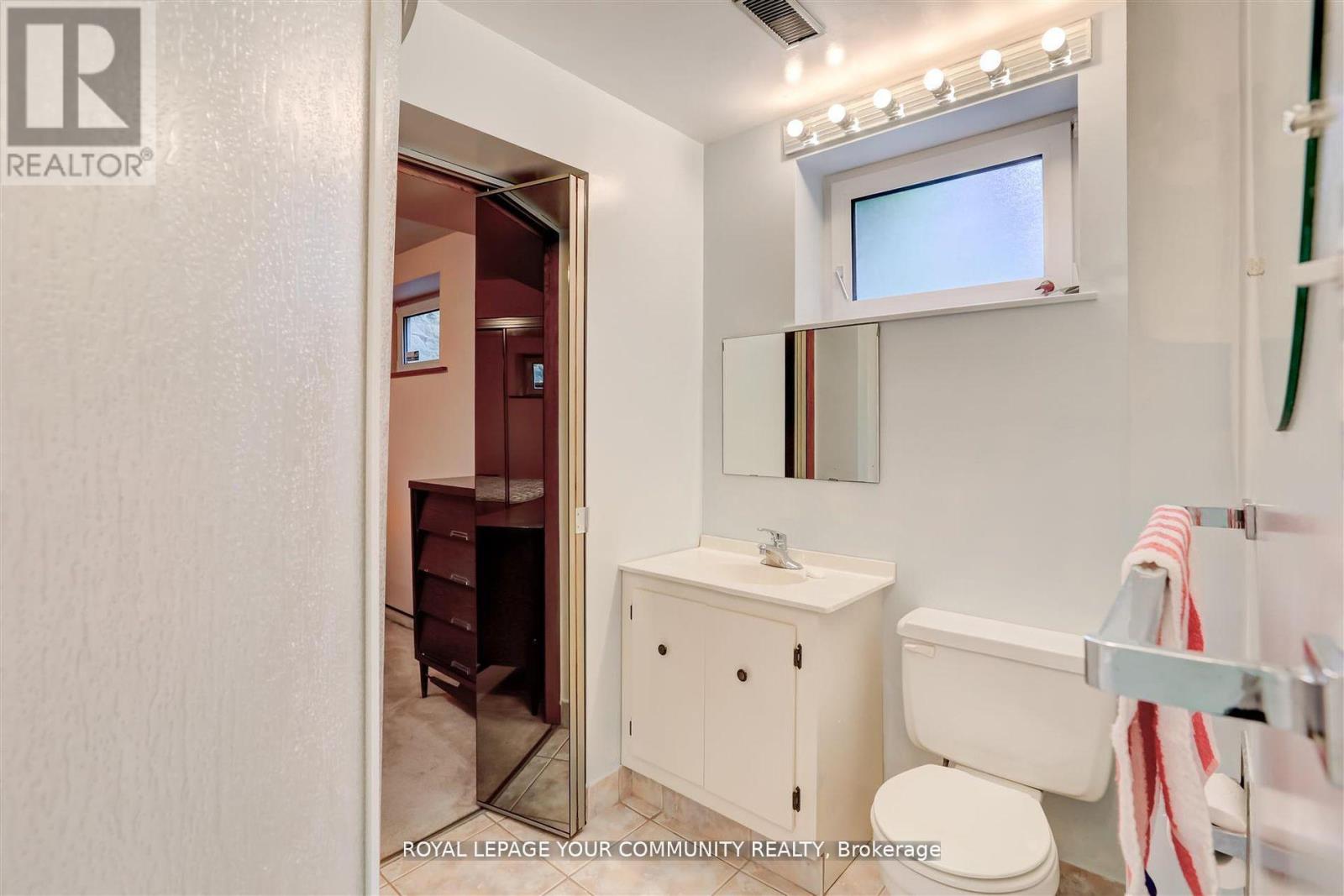 (Lower) - 19 Peacham Cres Crescent, Toronto, Ontario  M3M 1S2 - Photo 11 - W12695750