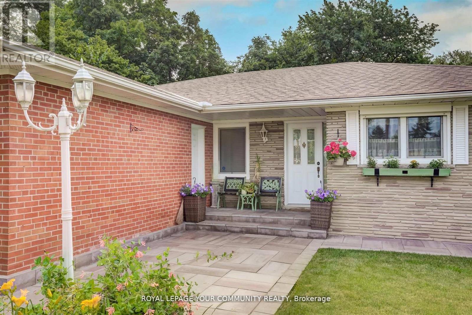 (Lower) - 19 Peacham Cres Crescent, Toronto, Ontario  M3M 1S2 - Photo 2 - W12695750