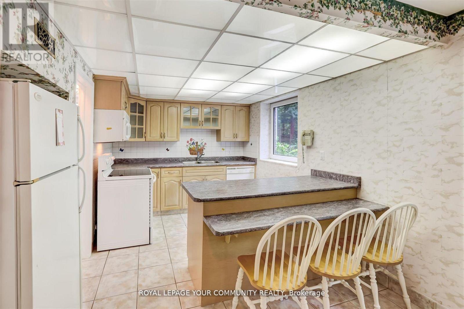 (Lower) - 19 Peacham Cres Crescent, Toronto, Ontario  M3M 1S2 - Photo 8 - W12695750