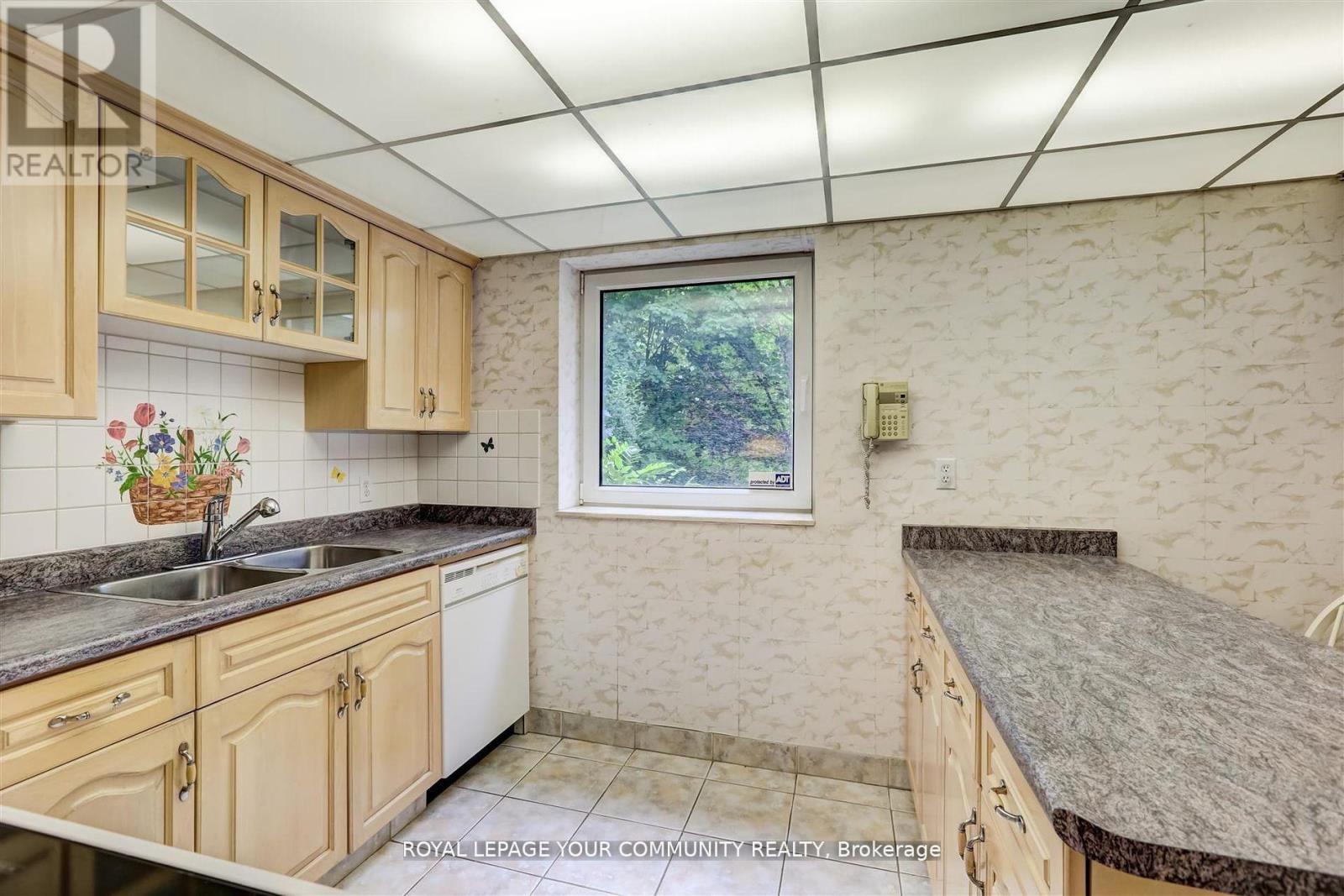 (Lower) - 19 Peacham Cres Crescent, Toronto, Ontario  M3M 1S2 - Photo 9 - W12695750