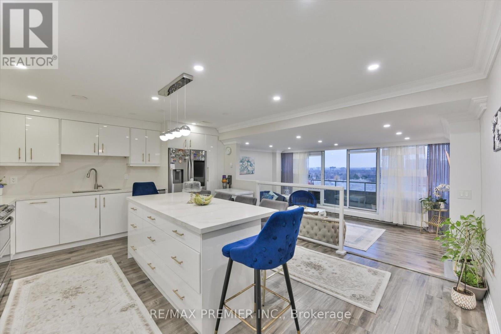 905 - 1 FOUR WINDS DRIVE, Toronto, Ontario